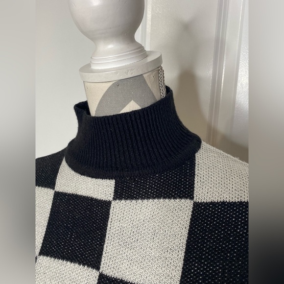 Divided H&M Small Checker Sweater - Picture 2 of 8